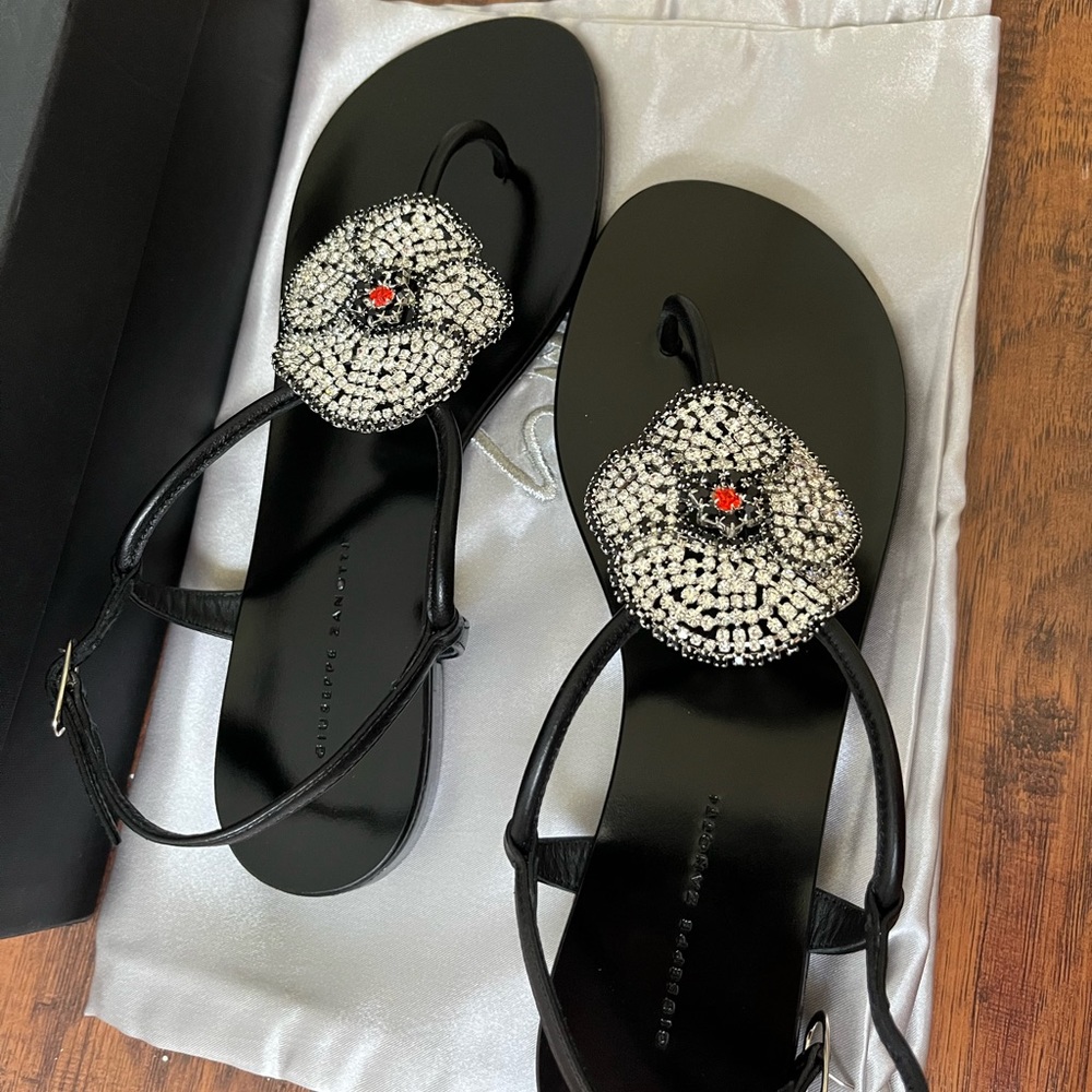 NWT Giuseppe Zanotti Hollie flower sandals size 37